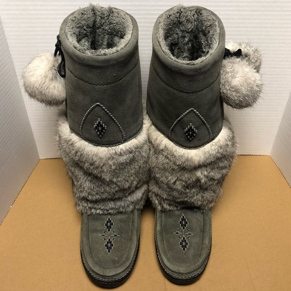 MANITOBAH MUKLUKS Snowy Owl Fur and Suede Beaded Winter Boots in Grey - Size 6 - Picture 2 of 16